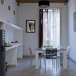 Alojamento de Acomodação e Pequeno-almoço Archi Centro *